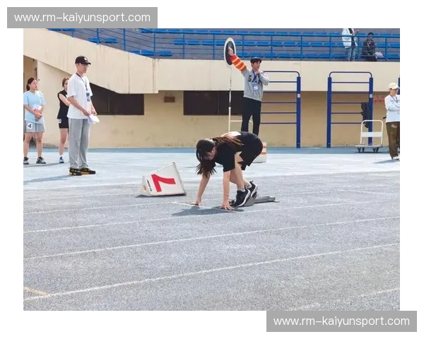 新闻田径：媒体跑道上的速度与耐力